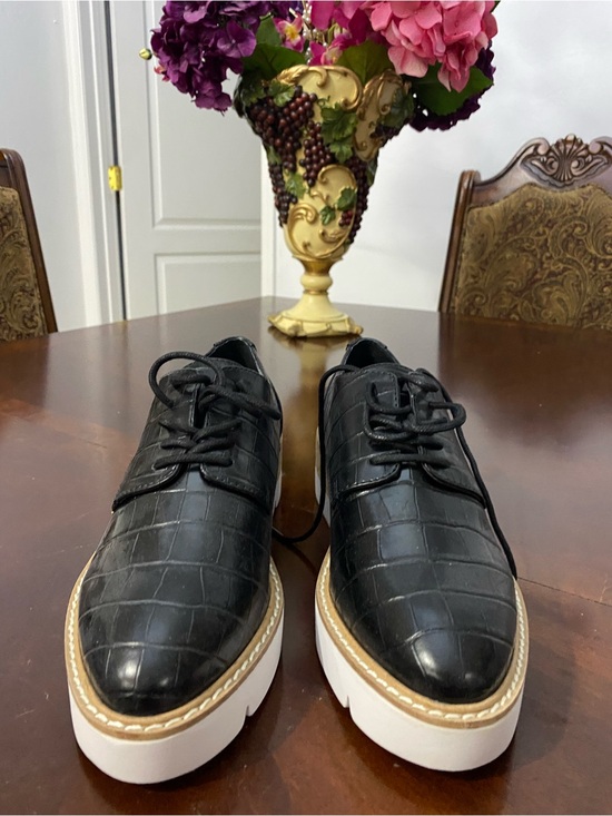 Steve Madden Shoes - Steve Madden Black Croc-Embossed Lace-Up Platform Oxfords with White Sole